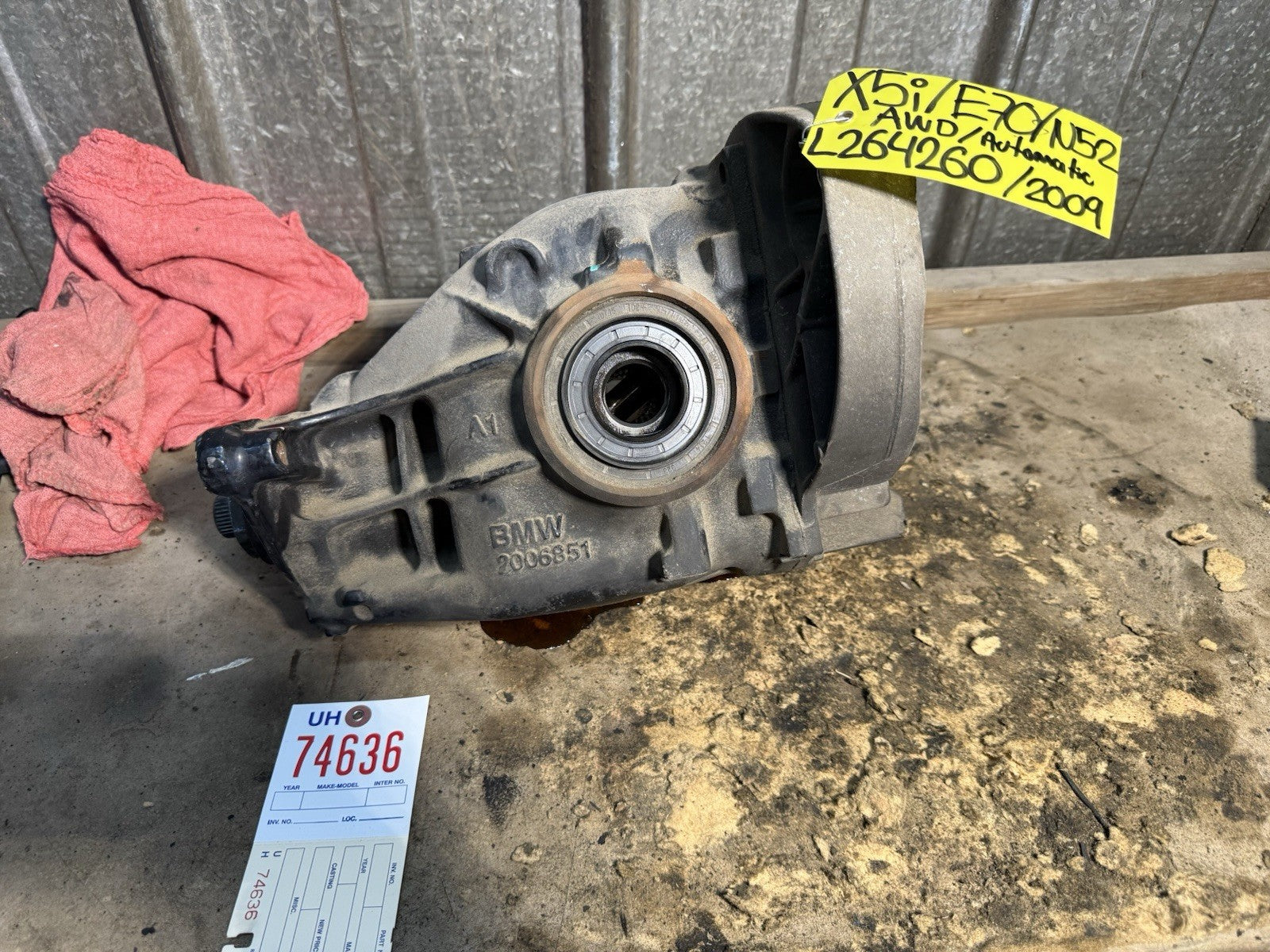 2007-2010 BMW X5 E70 3.0 Rear Differential Carrier 33107602982 OEM