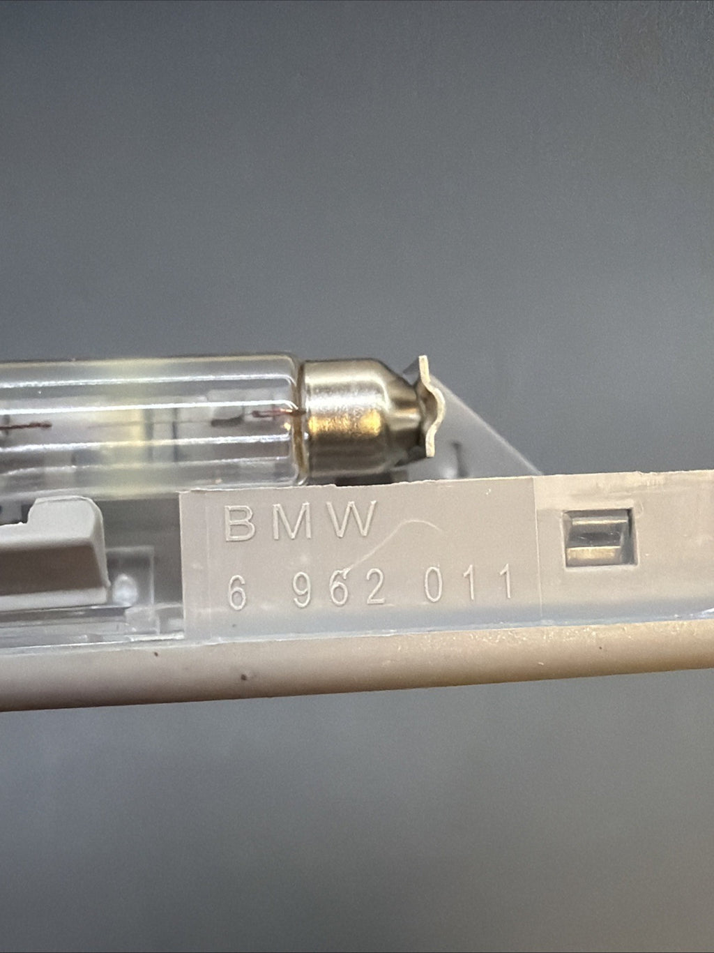 2007 - 2013 BMW X5 E70 XDrive 50i Sun Visor Lamp Light Set 6962011 OEM GREY
