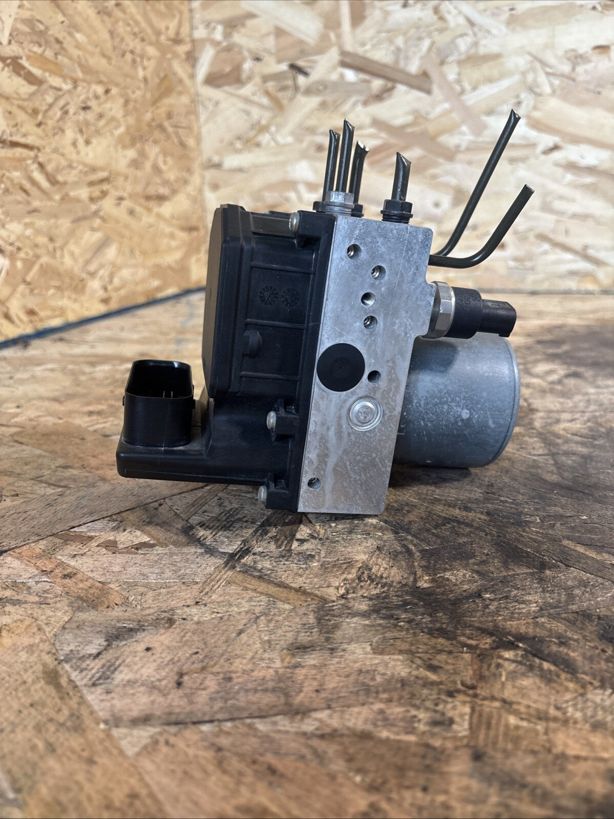 BMW E46 325xi 330xi ABS PUMP BRAKE CONTROLLER ASC HYDRAULIC HYDRO BLOCK UNIT DSC
