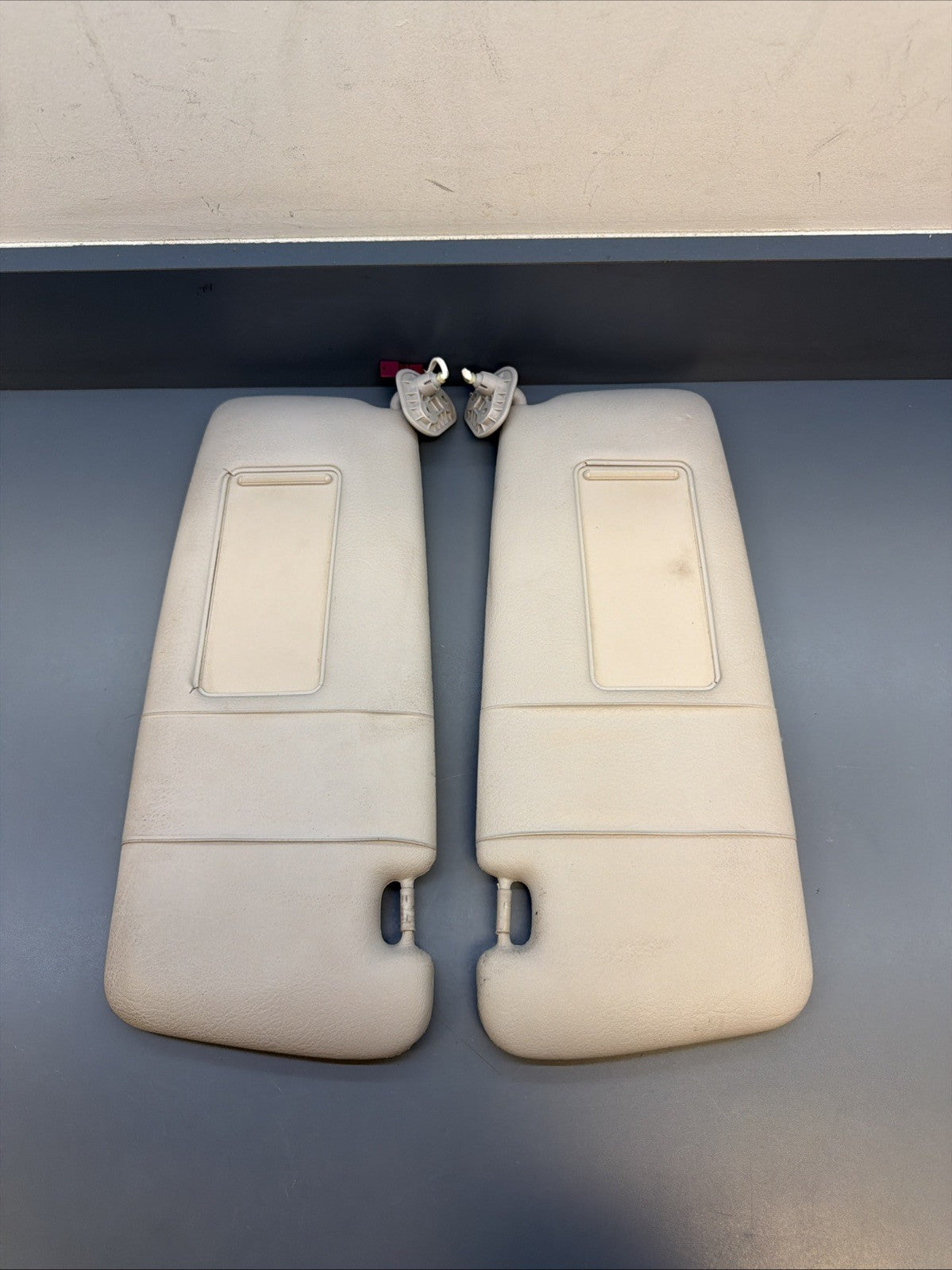 00–05 BMW E46 325i Right & Left Light Sun Visor Mirror Leather Set OEM 6905983