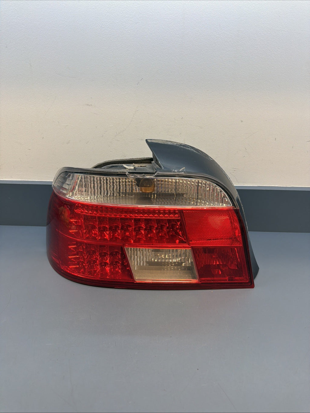 97-00 BMW 525i 530i 540i M5 E39 Rear Left Driver Side Tail Light Taillight *NOTE