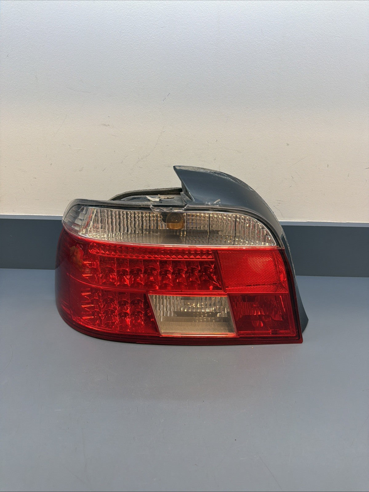 97-00 BMW 525i 530i 540i M5 E39 Rear Left Driver Side Tail Light Taillight *NOTE