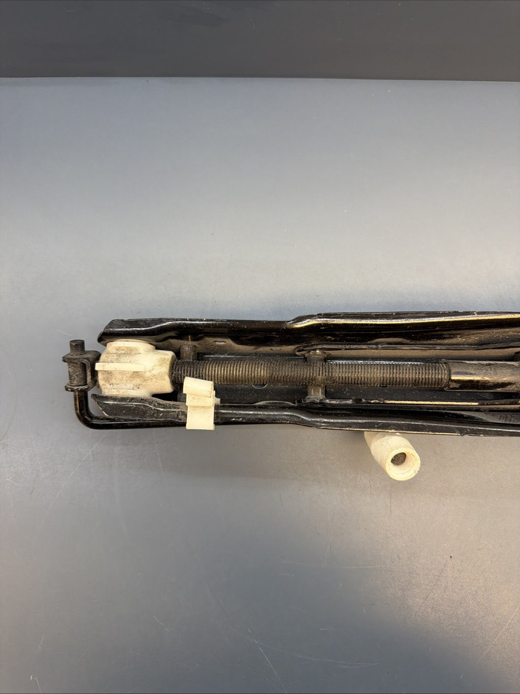 04-10 BMW E60 BMW 550I 525i 530 I 650i SPARE TIRE JACK CAR LIFT OEM 6766621