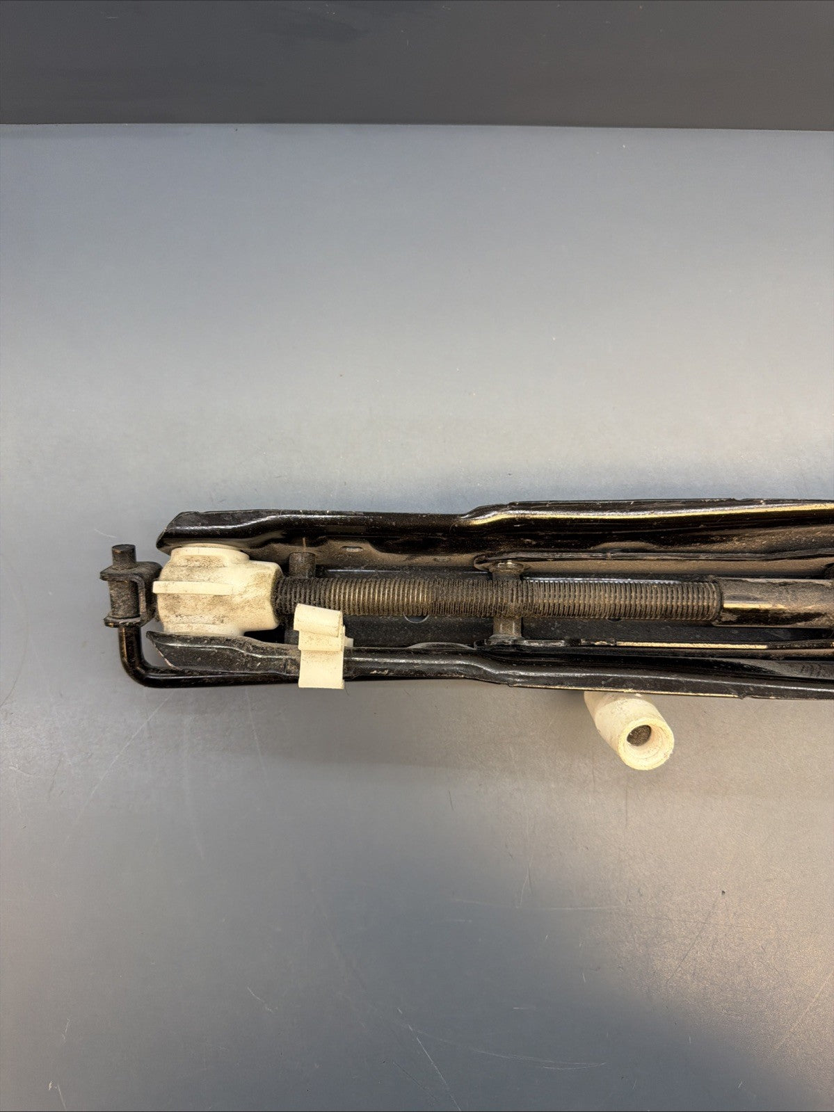 04-10 BMW E60 BMW 550I 525i 530 I 650i SPARE TIRE JACK CAR LIFT OEM 6766621