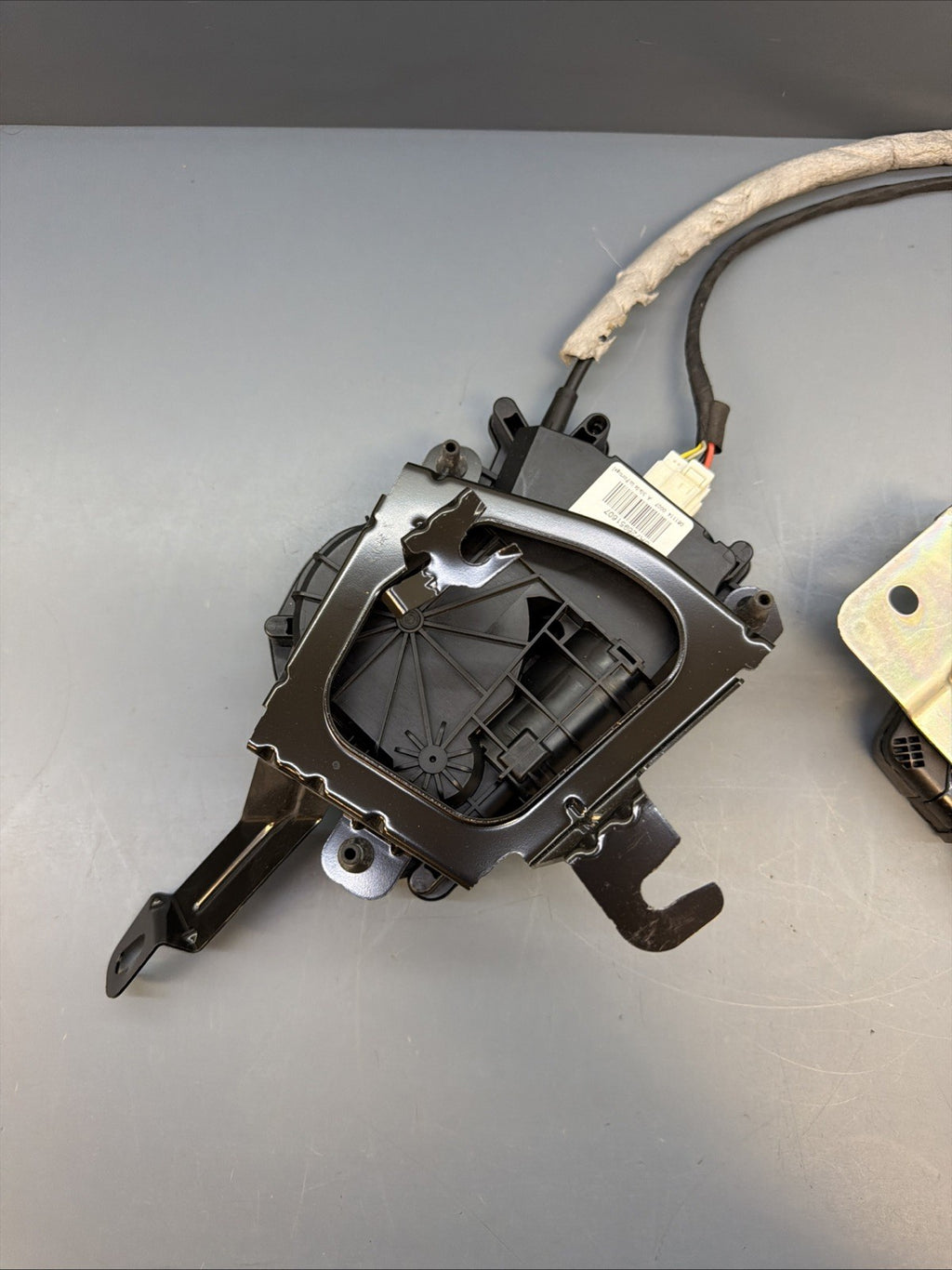 12-18 BMW F30 F32 F10 F34 Rear Trunk Lid Lock Latch Release Actuator 163672-10