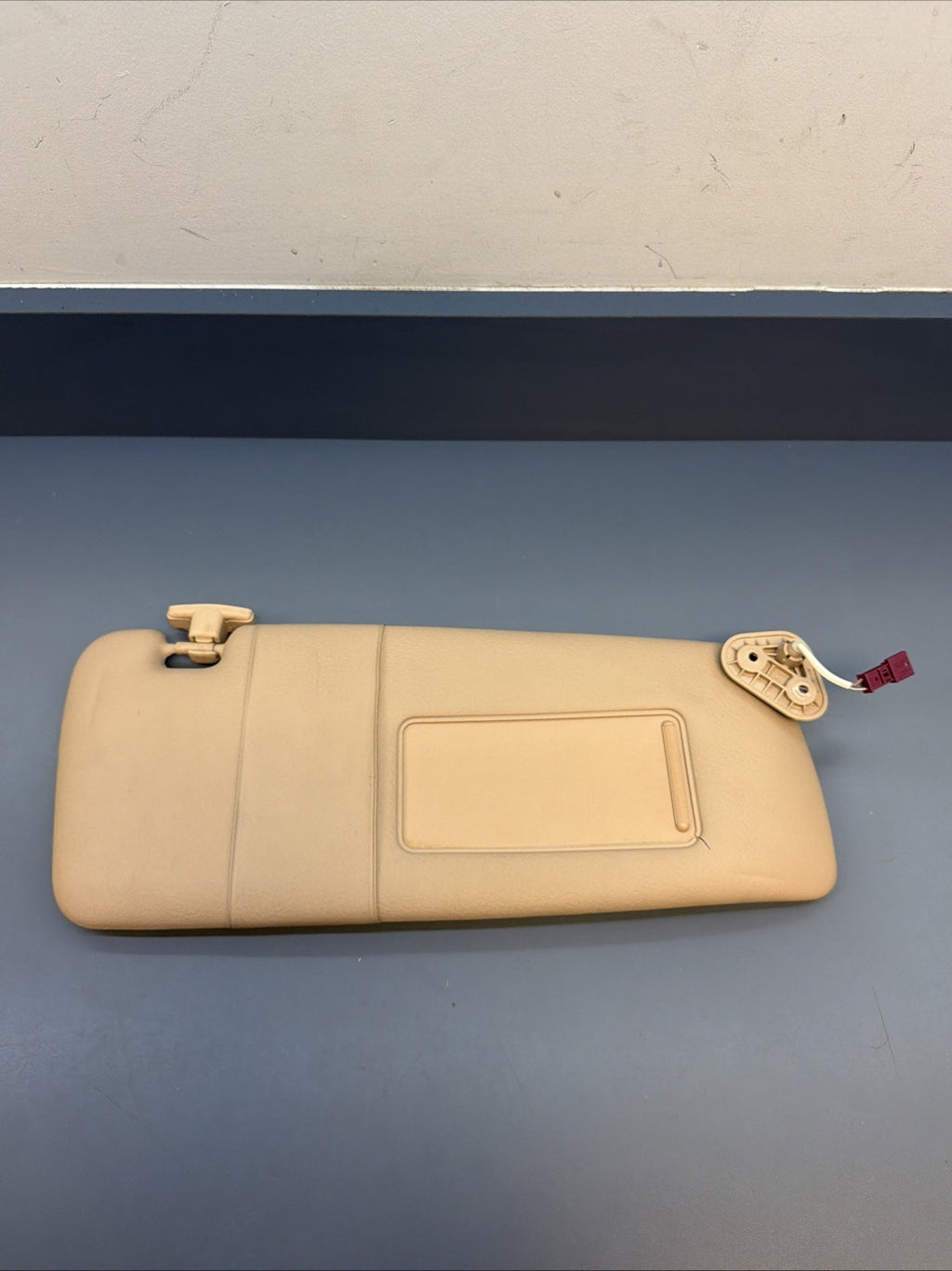 00–05 BMW E46 325i Right Light Sun Visor Mirror Leather OEM 6905983 BEIGE