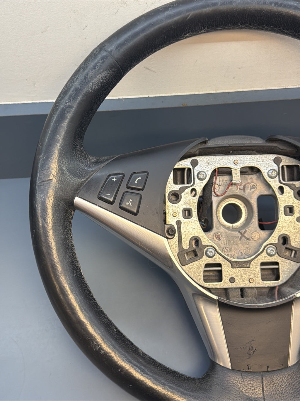 BMW 03-10 E60 5 SERIES BLACK LEATHER STEERING WHEEL W/BUTTONS OEM 11008818
