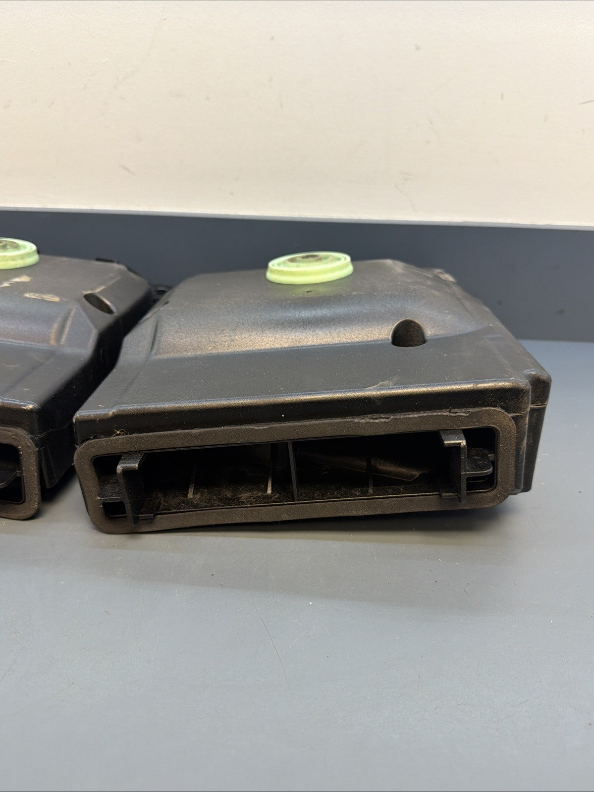 08-13 BMW E92 E90 3 SER FRONT LEFT & RIGHT HI-FI SUBWOOFER SET 9143143 9143144