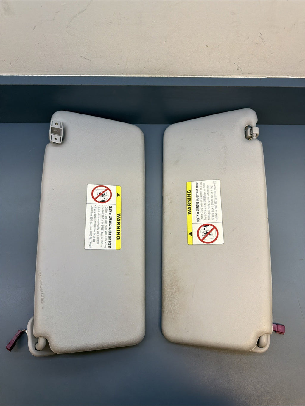 97-03 BMW E39 5 SERIES Sun Visor Set OEM Driver & Passenger 6905983 GREY