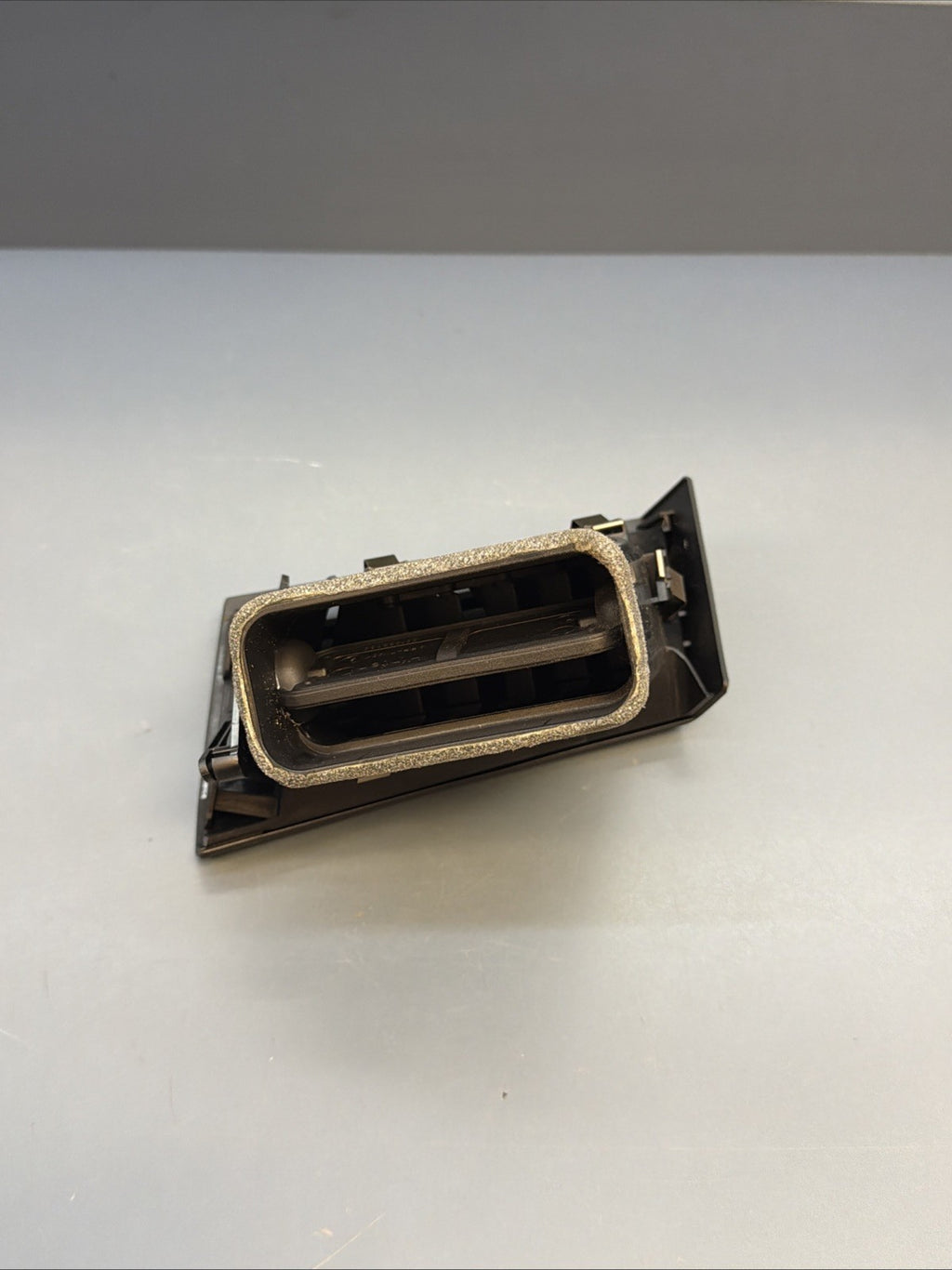 2004 - 2010 BMW X3 E83 Front Right Passenger Side Dashboard Air Vent 3400076
