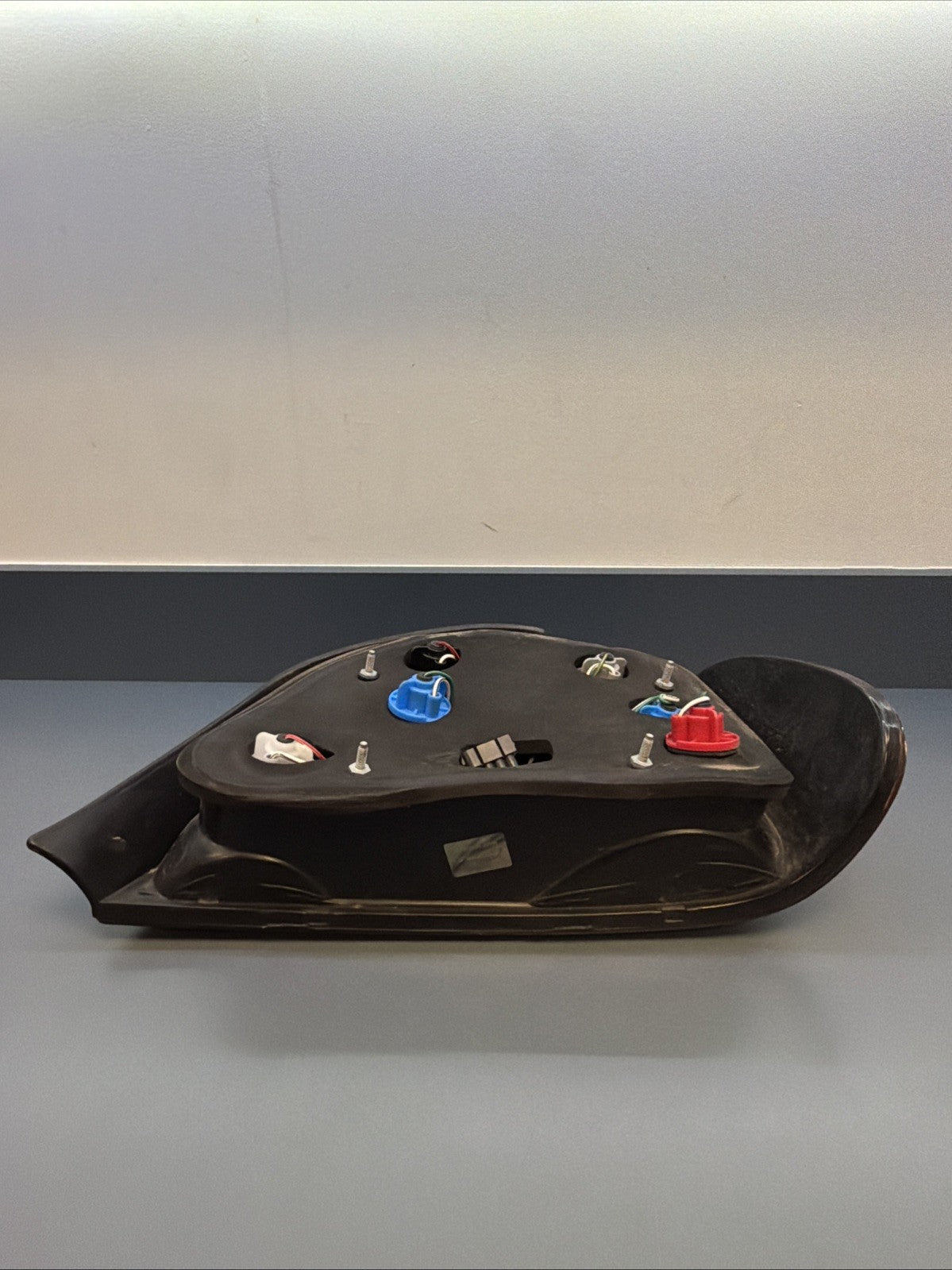 99-02 E38 BMW 7-Series 740i Left Side Drivers Side Tail Light Assembly