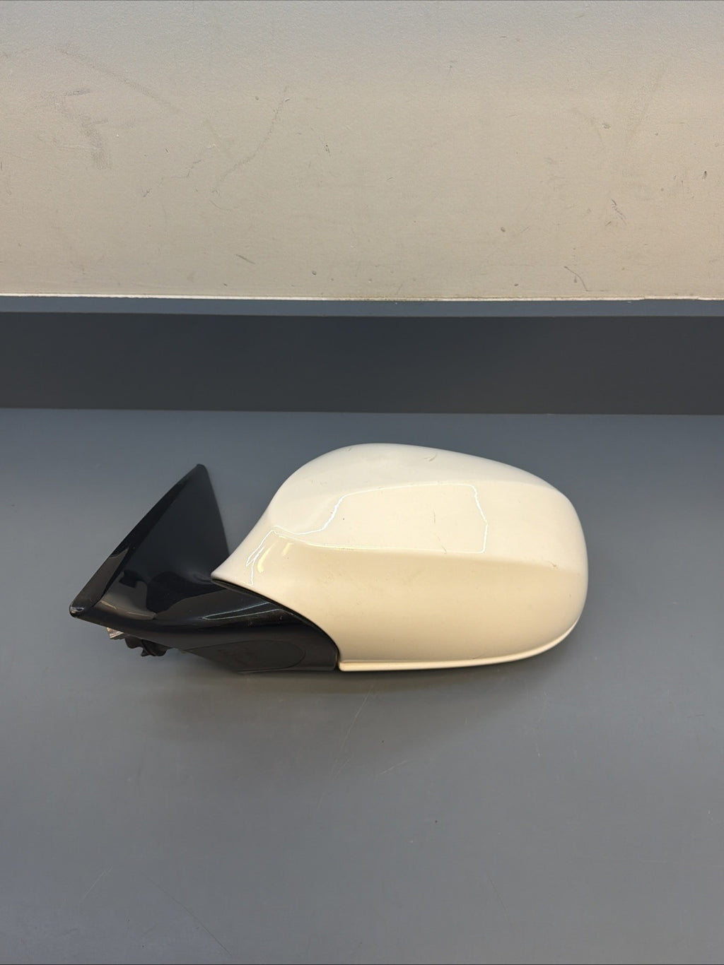 BMW 2009-2013 E90 LCI POWER LEFT DRIVER SIDE MIRROR WHITE OEM 7208146