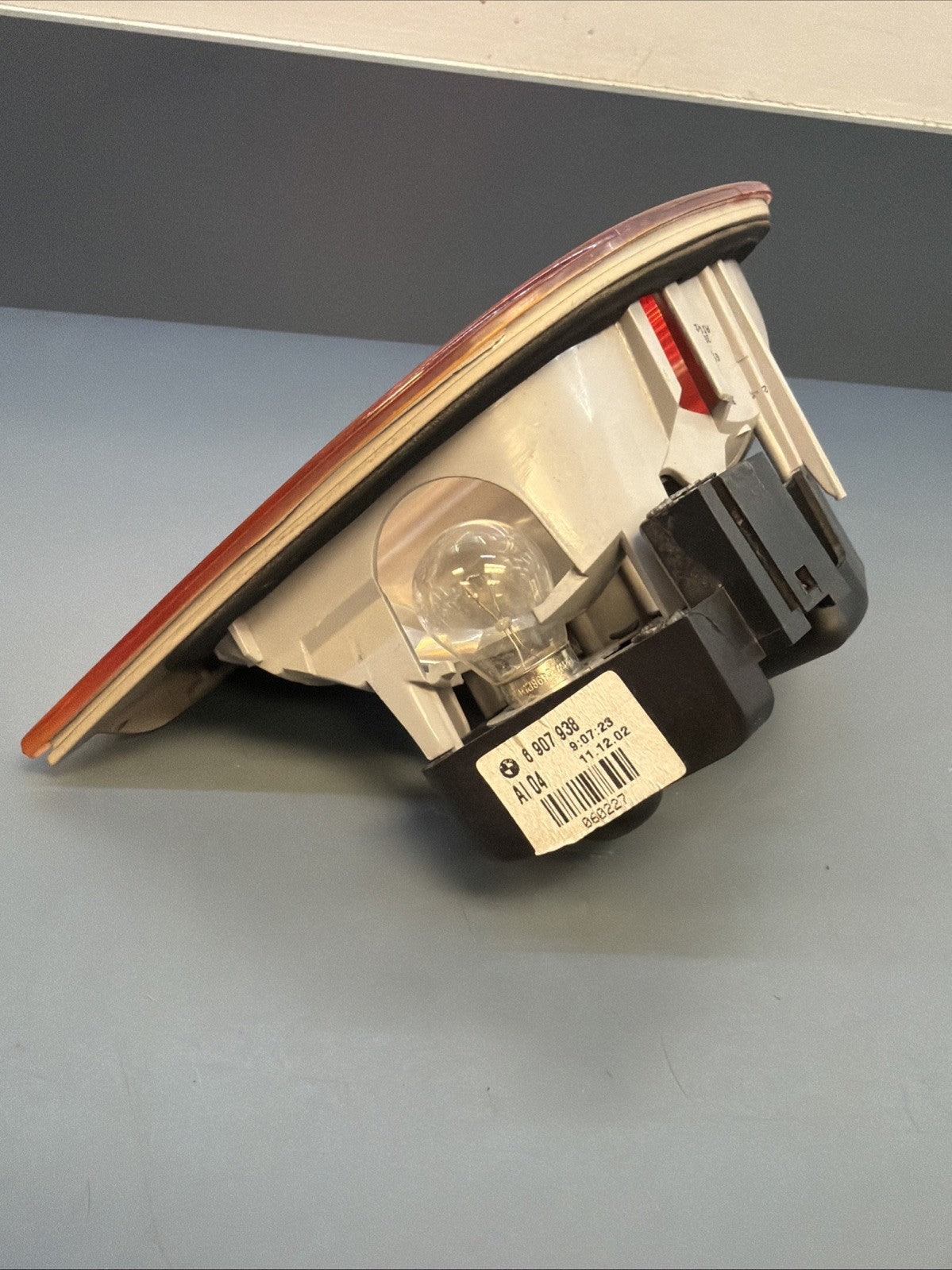 02-05 BMW 325i Sedan Inner Trunk RIGHT Passenger Tail Light 6907938 USED OEM