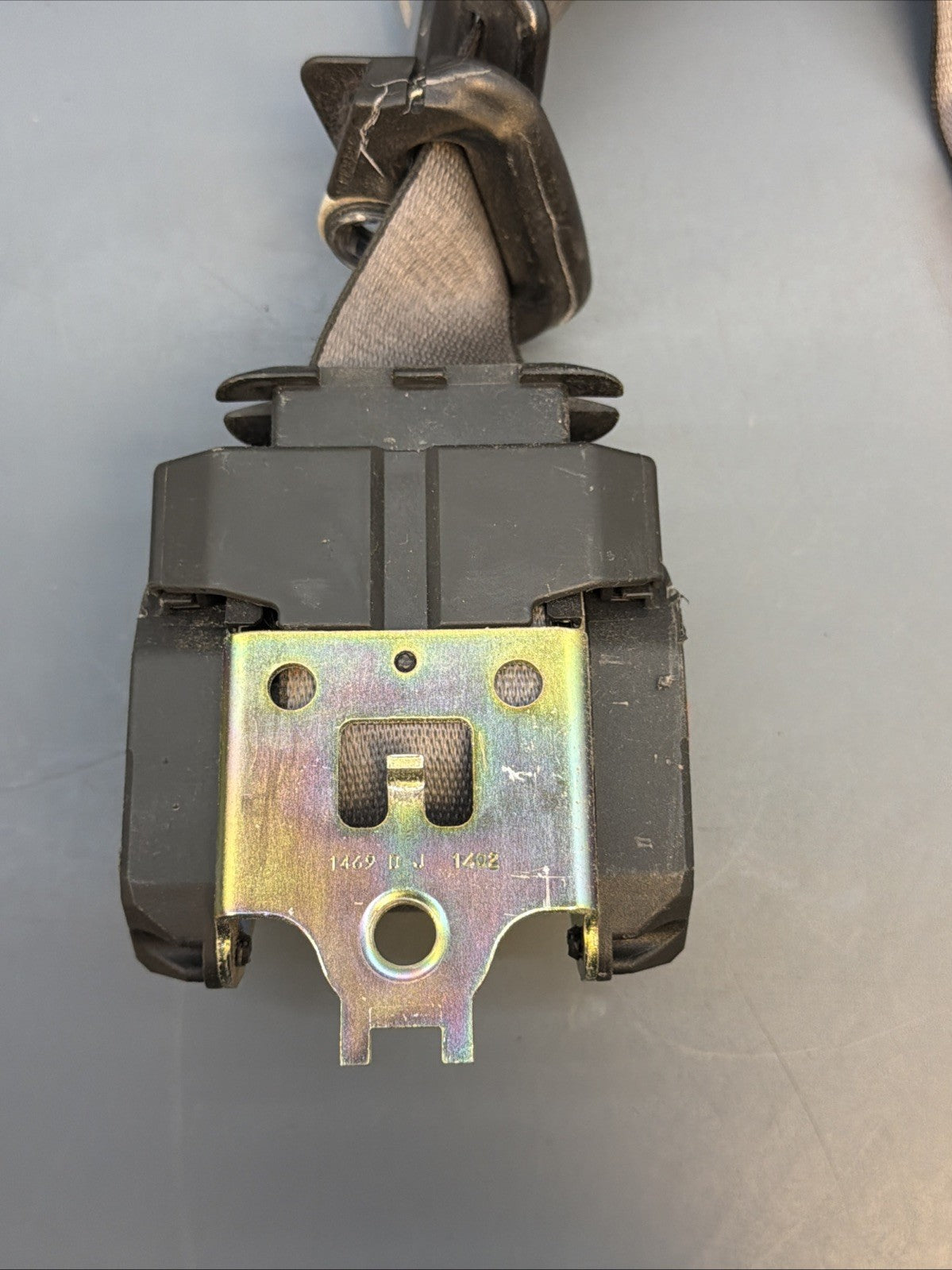 95-03 Bmw E39 5/7 Series Front Left Driver Upper Seat Belt Retractor  8198569