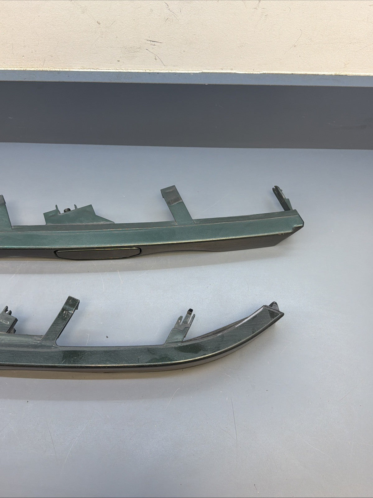 98-01 BMW 3 Series E46 SEDAN Headlight Lower Molding Trim 8208485 8208486
