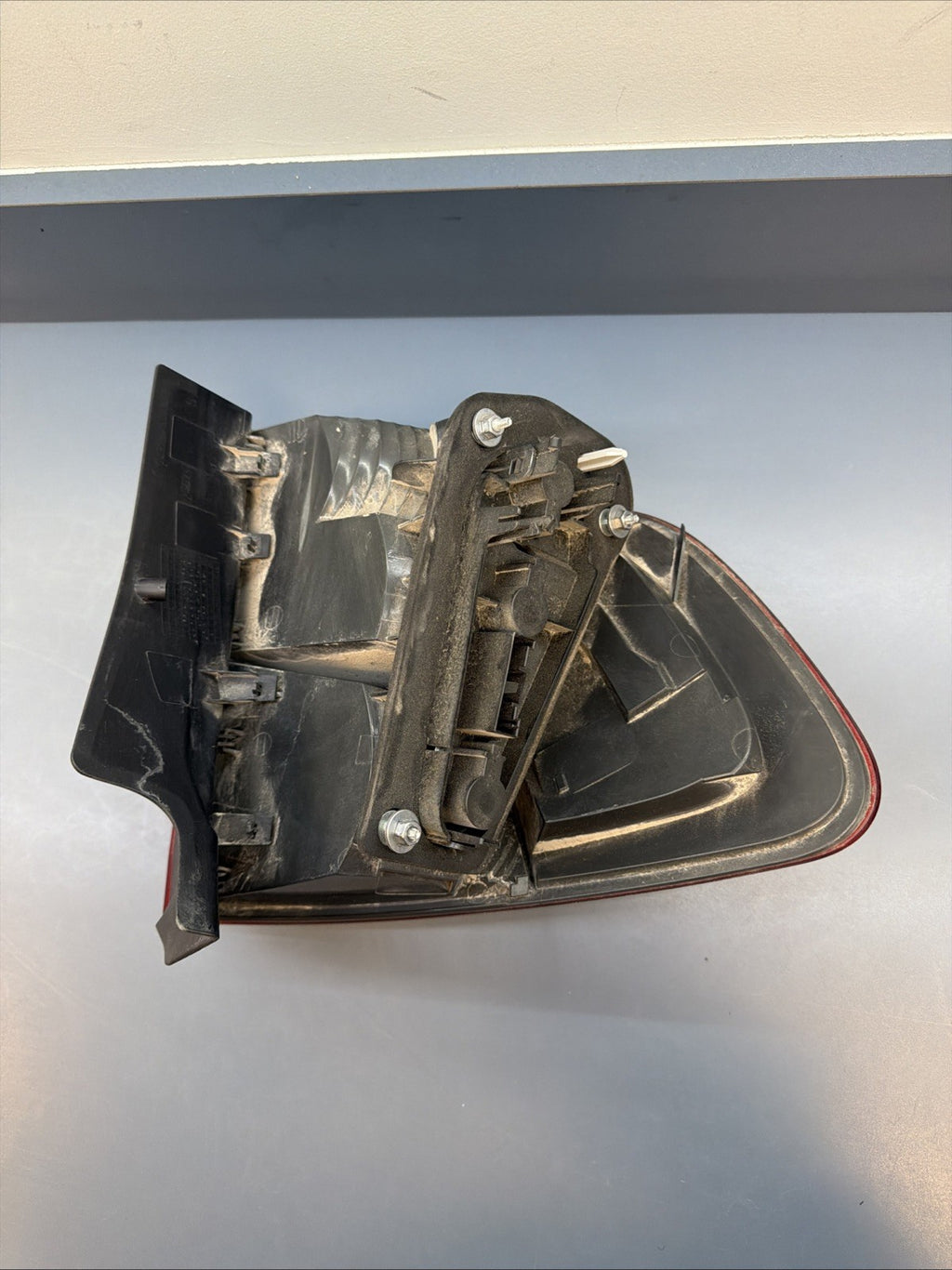 2013 2014 2015 BMW E84 X1 REAR RIGHT OUTER TAIL LIGHT ASSEMBLY OEM 2990112