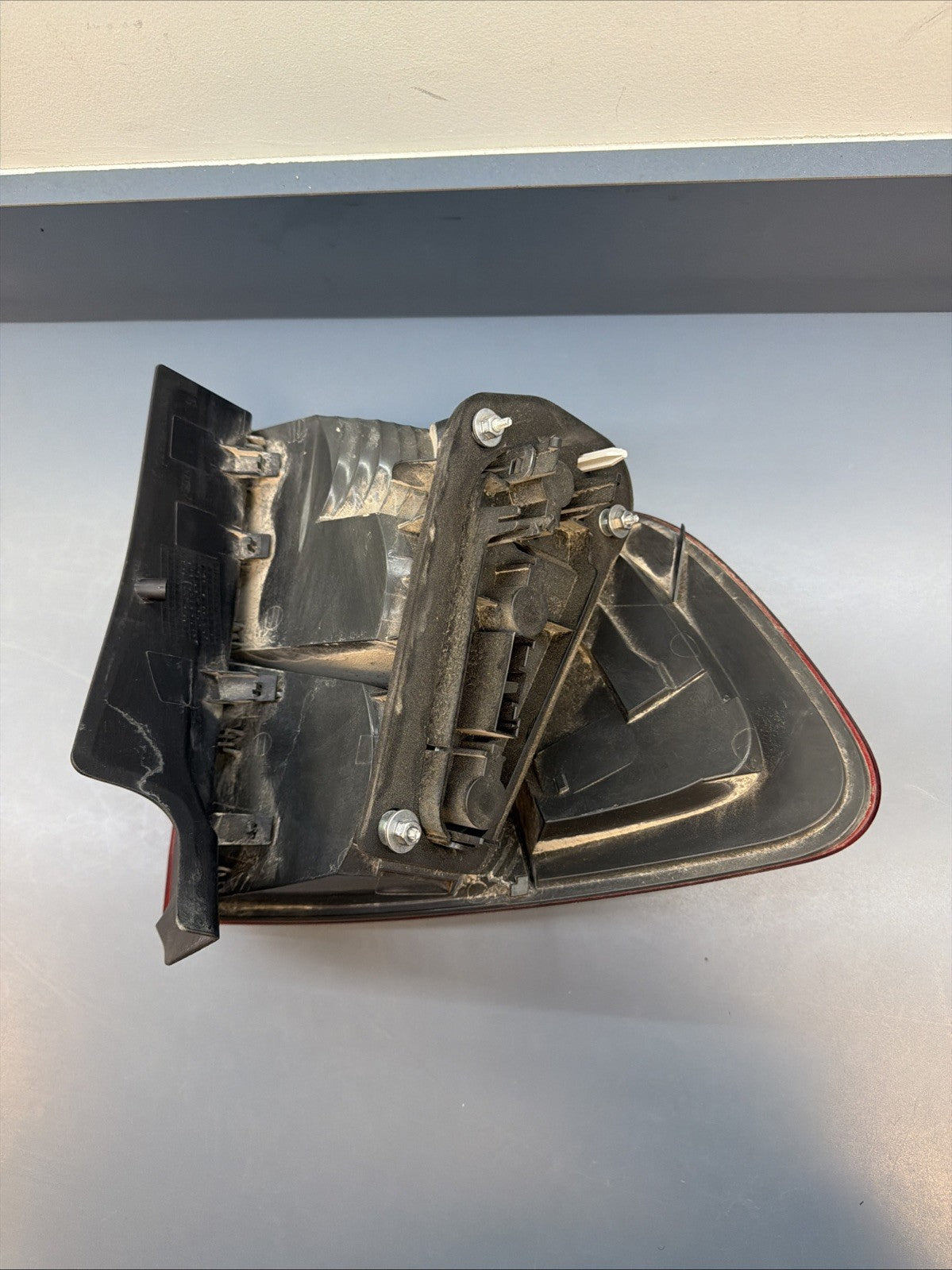 2013 2014 2015 BMW E84 X1 REAR RIGHT OUTER TAIL LIGHT ASSEMBLY OEM 2990112