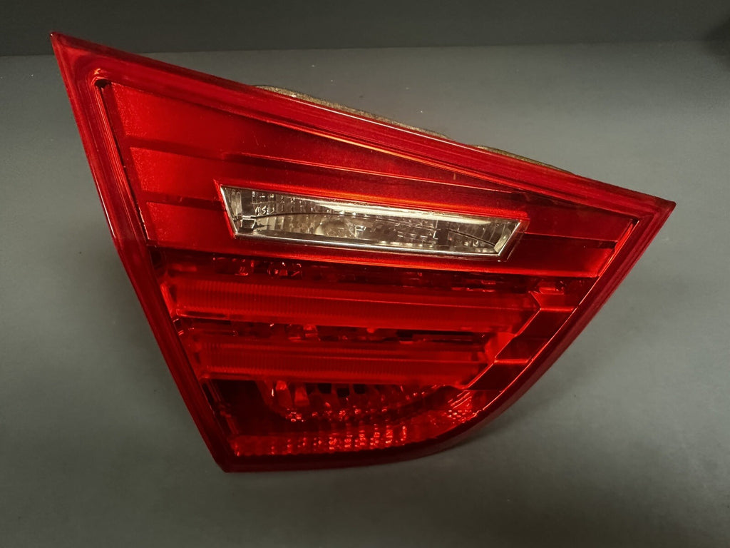 09-11 BMW E90 3 SERIES 328i 335i REAR LEFT DRIVER SIDE INNER TAIL LIGHT LAMP OEM