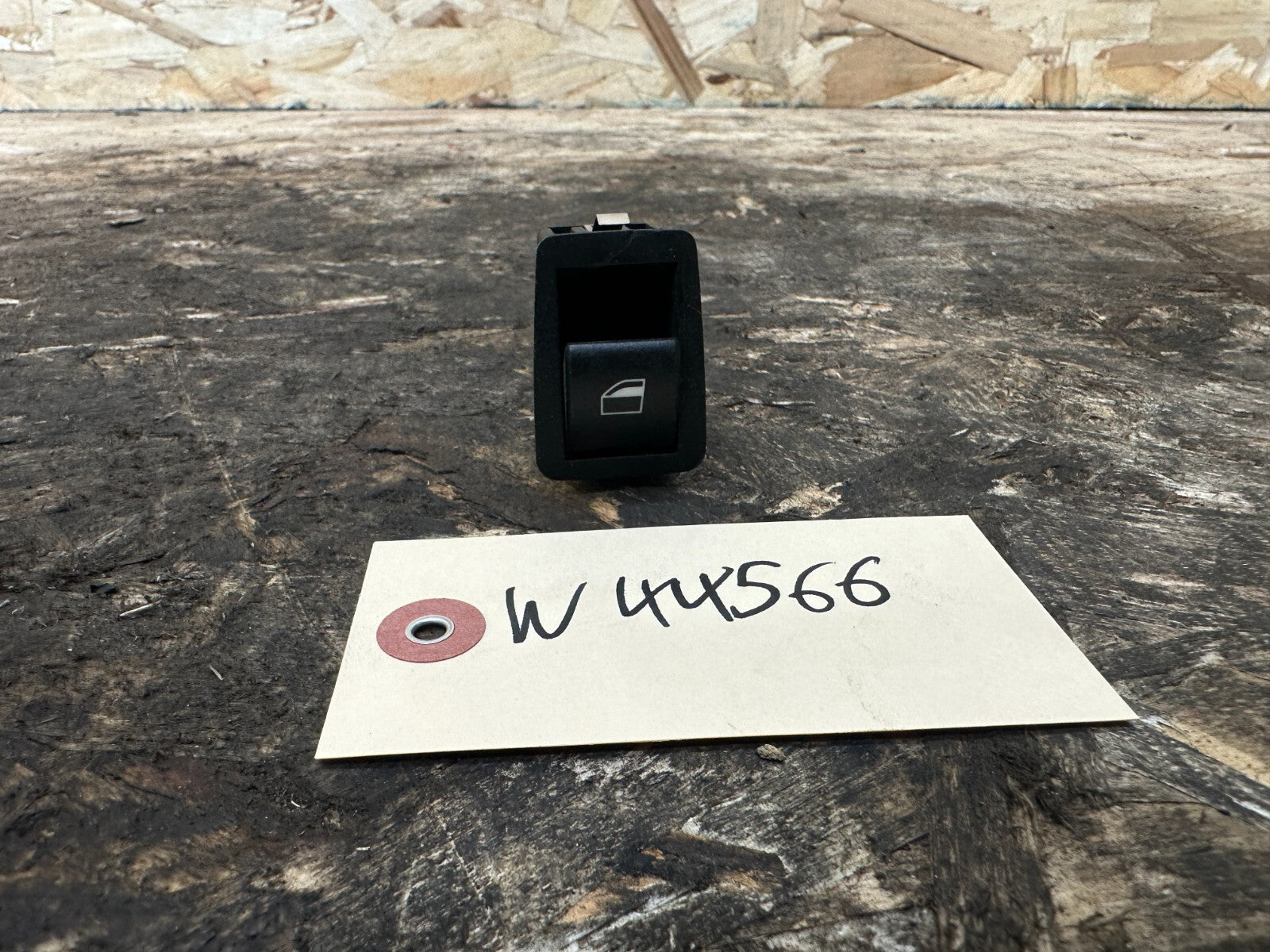 BMW 1999-2005 E46 3 SERIES REAR LEFT/RIGHT POWER WINDOW SWITCH OEM 6902174
