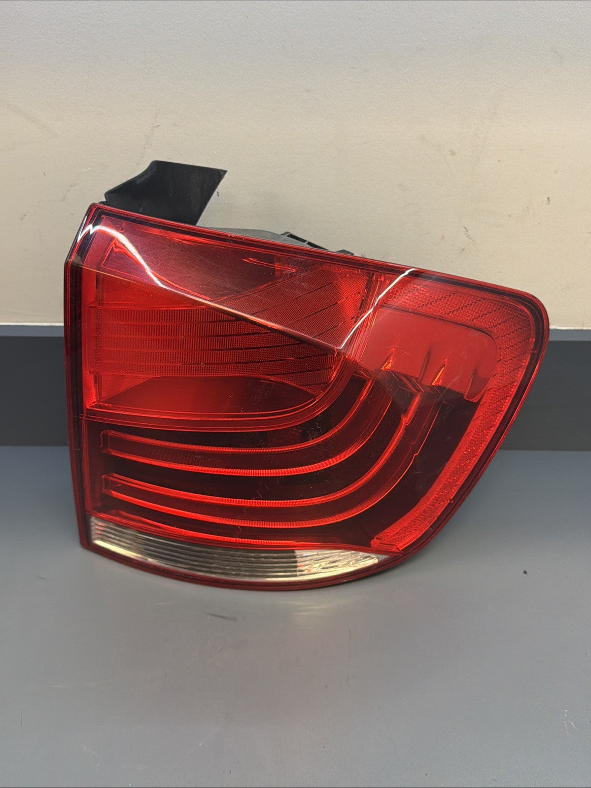 2013 2014 2015 BMW E84 X1 REAR RIGHT OUTER TAIL LIGHT ASSEMBLY OEM 2990112