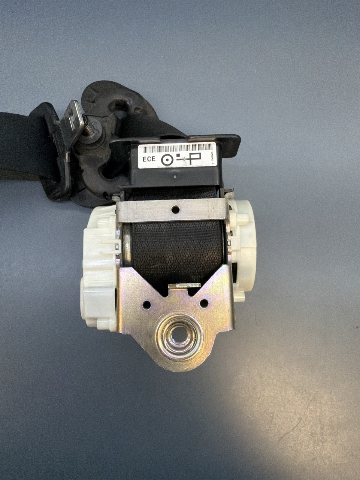 2006-2011 BMW 328i 335i E90 Left Front Seat Belt 72119117219 OEM