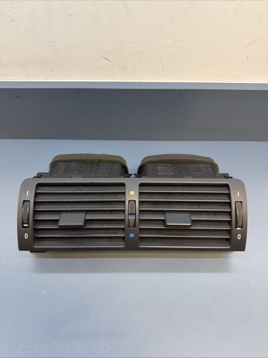 BMW 1997-2006 E46 3 SERIES BLACK CENTER INTERIOR VENT ASSEMBLY OEM 8361895