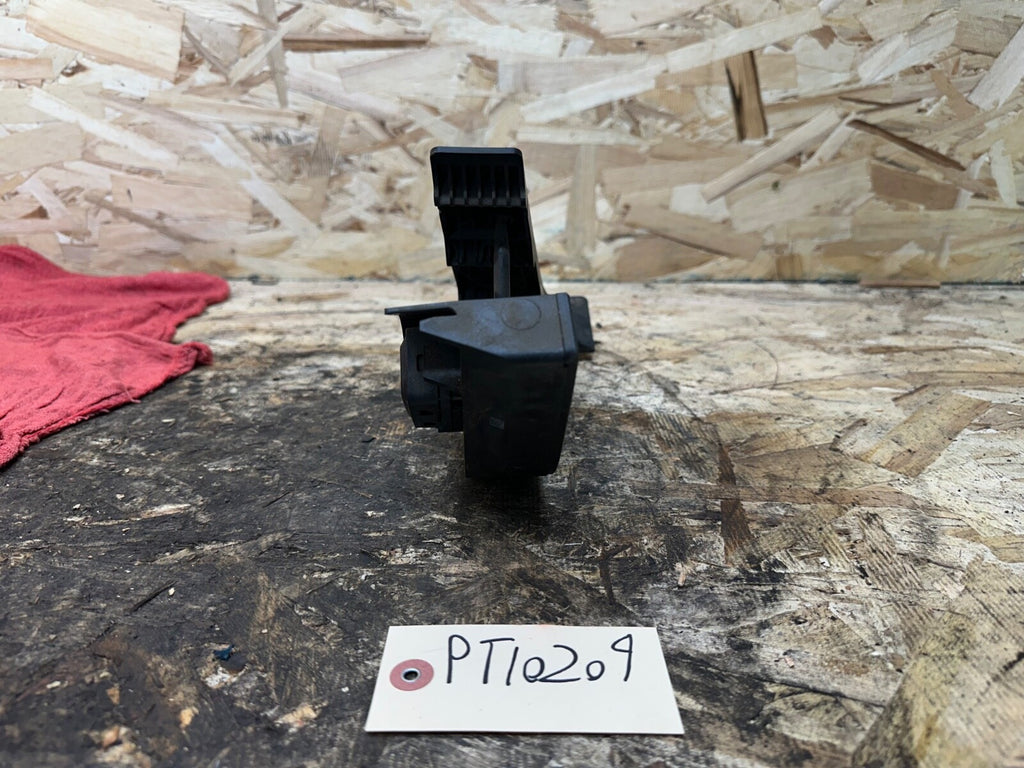 BMW E90 2006-2012 THROTTLE GAS ACCELERATOR PEDAL OEM 6766930-02