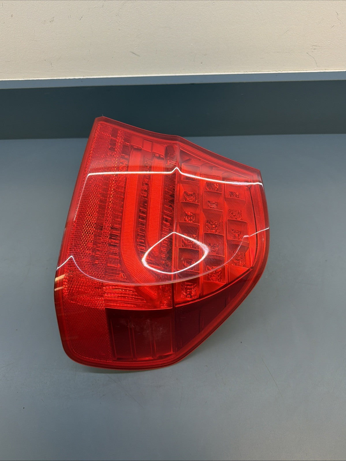 09-11 Bmw E90 328 335 M3 Rear Right Side LCI Outer Taillight Lamp Oem 7289430