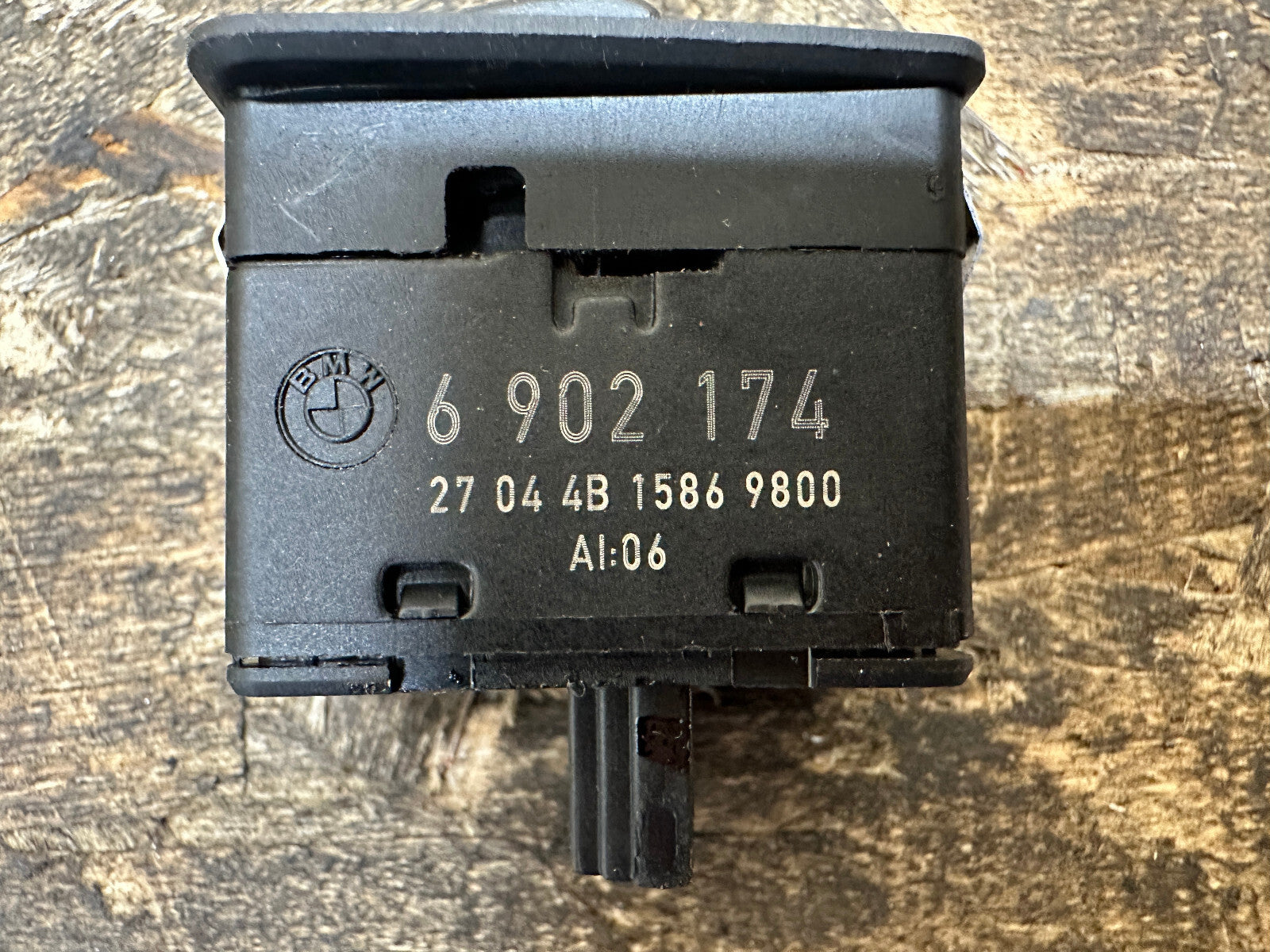 BMW 1999-2005 E46 3 SERIES REAR LEFT/RIGHT POWER WINDOW SWITCH OEM 6902174