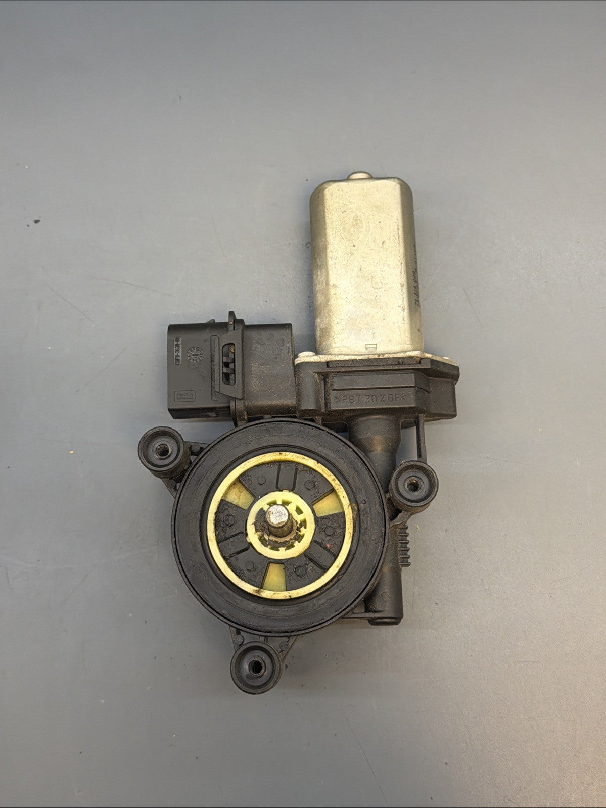 12-18 BMW 3 Series F30 LEFT DRIVER Front Window Regular Motor OEM 71019003