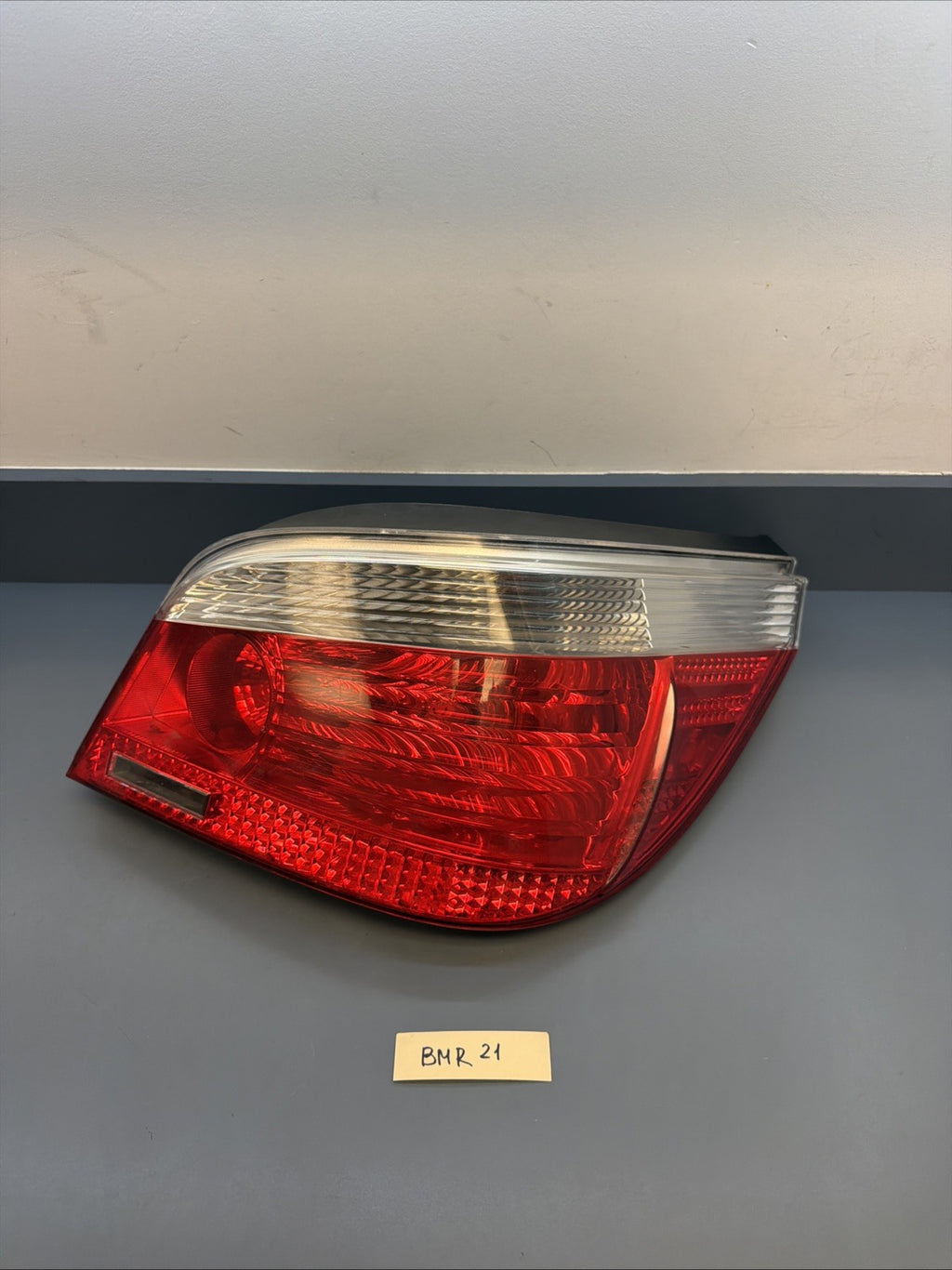 04-2007 BMW 525i 530i 545i 550i E60 Rear Right Passenger Tail Light OEM 6910798