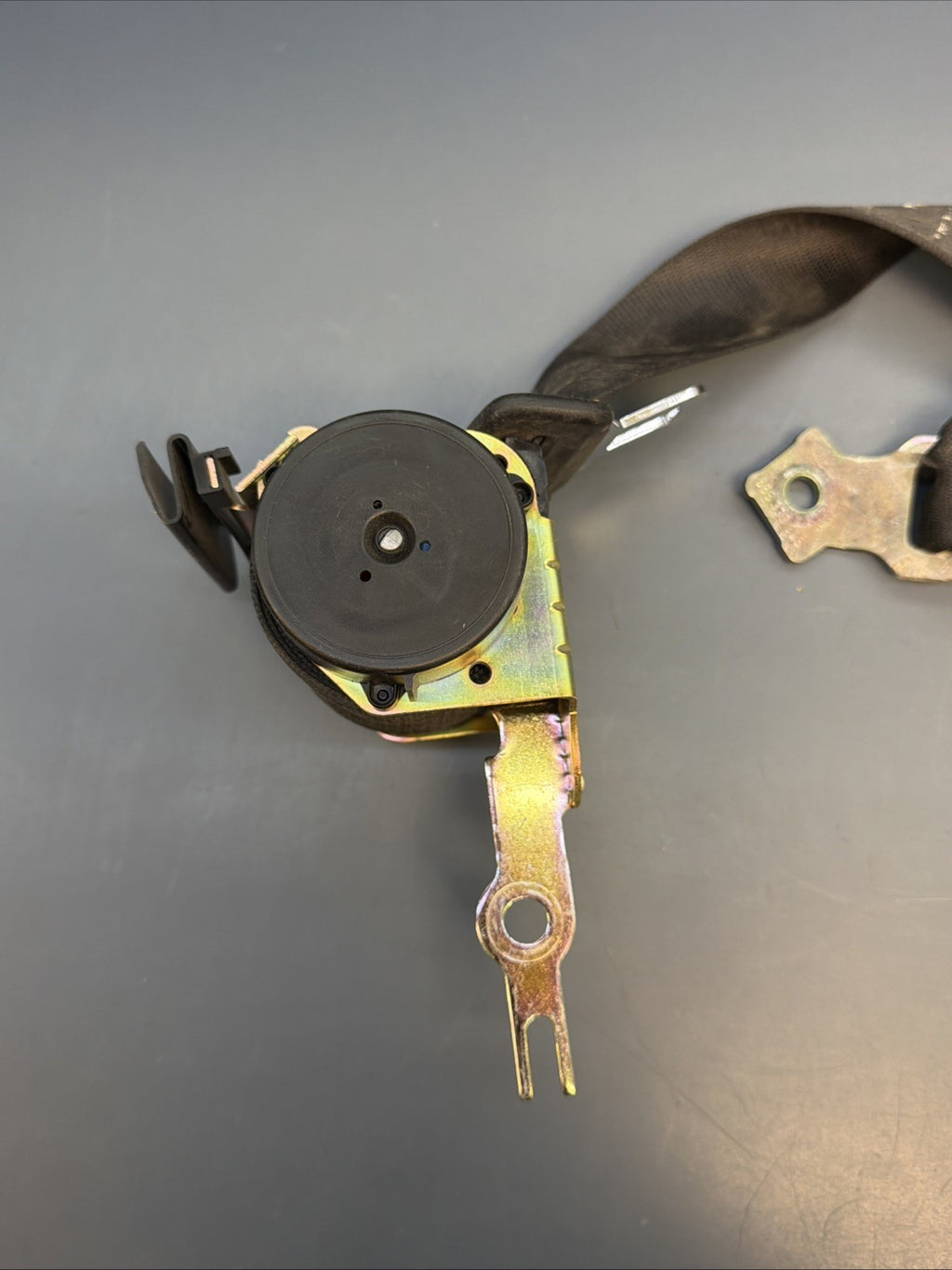 BMW E46 SEDAN Rear Left and Right Seat Belt Retractor Set 8201017