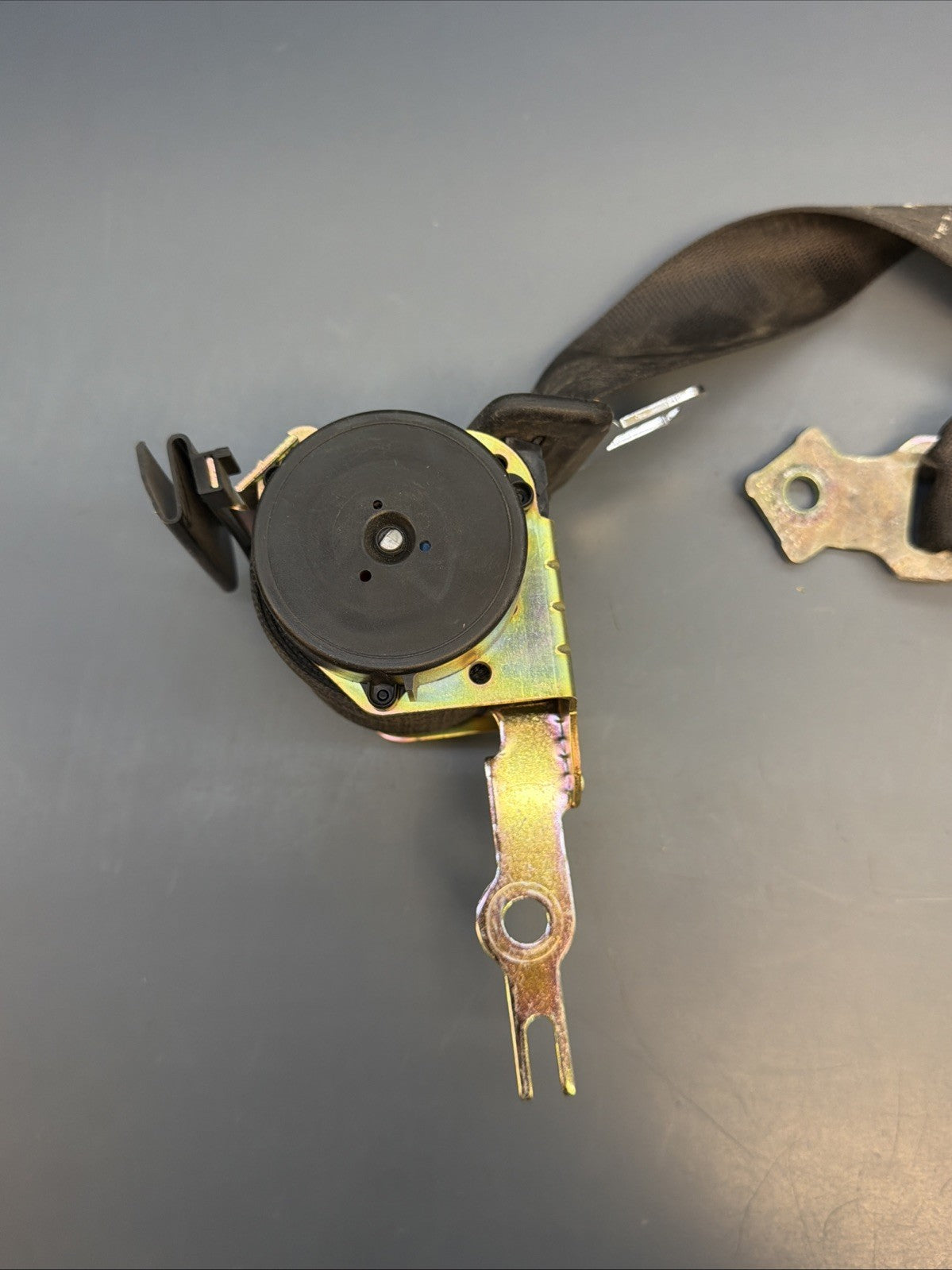 BMW E46 SEDAN Rear Left and Right Seat Belt Retractor Set 8201017