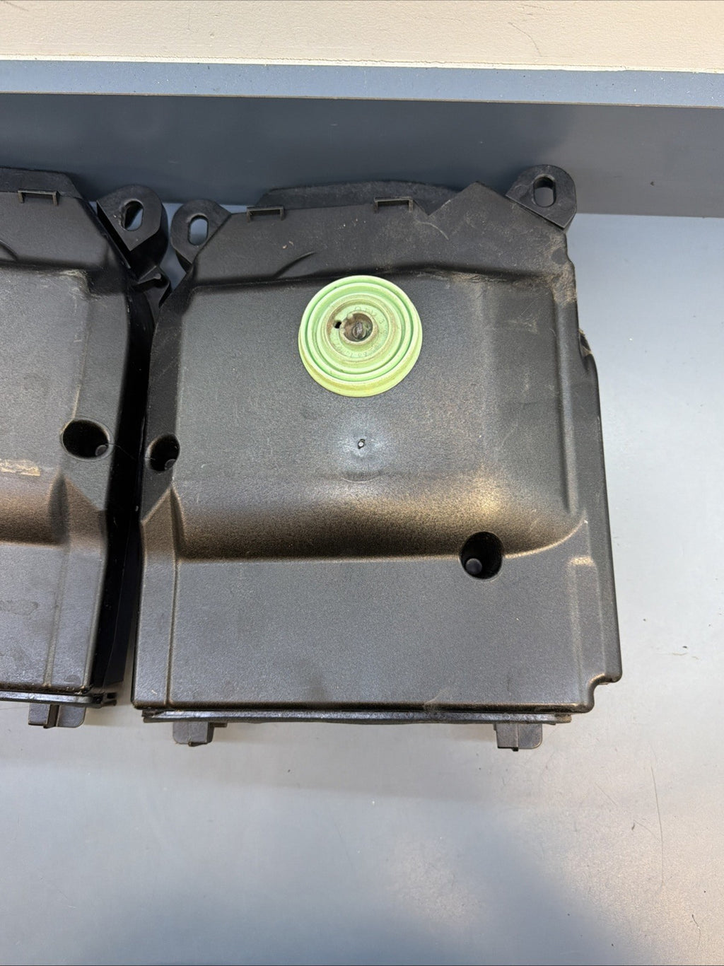 08-13 BMW E92 E90 3 SER FRONT LEFT & RIGHT HI-FI SUBWOOFER SET 9143143 9143144