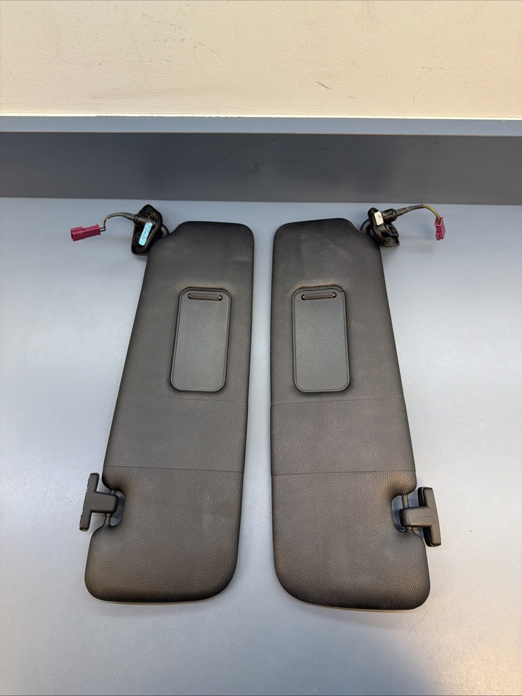 OEM BMW E88 E93 128 135 328 335 M3 CONVERTIBLE Left Right Sun Visor Black SET