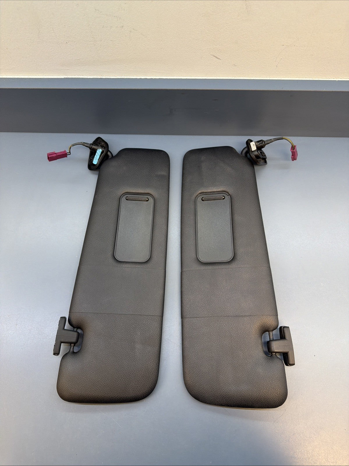 OEM BMW E88 E93 128 135 328 335 M3 CONVERTIBLE Left Right Sun Visor Black SET