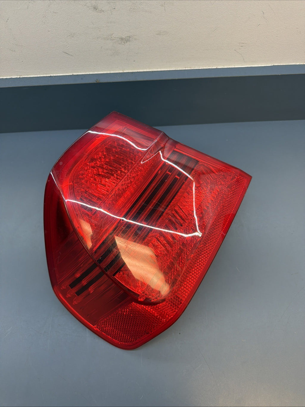 2006-2008 BMW E90 OUTTER PASSANGER PRE LCI TAIL LIGHT 7161956
