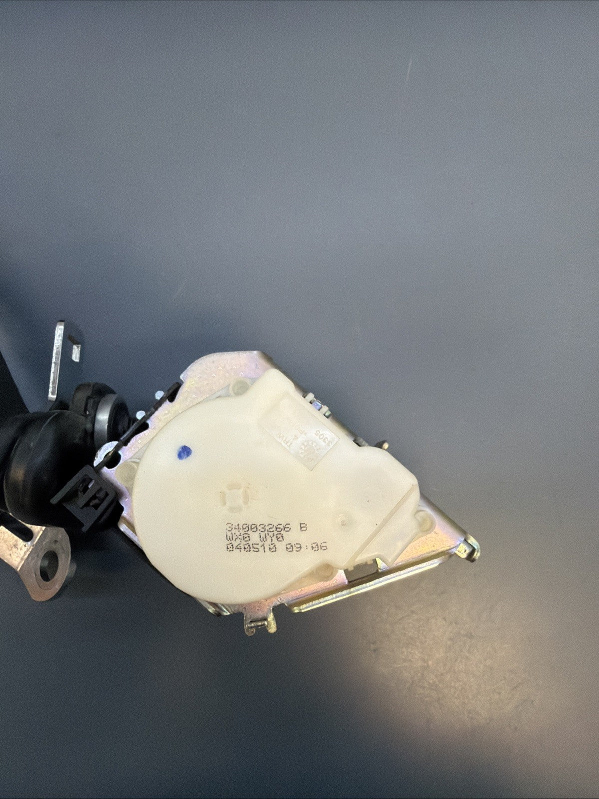 03-10 BMW E63 E64 645 650 M6 REAR LEFT or RIGHT SEAT BELT CONVERTIBLE 34003266