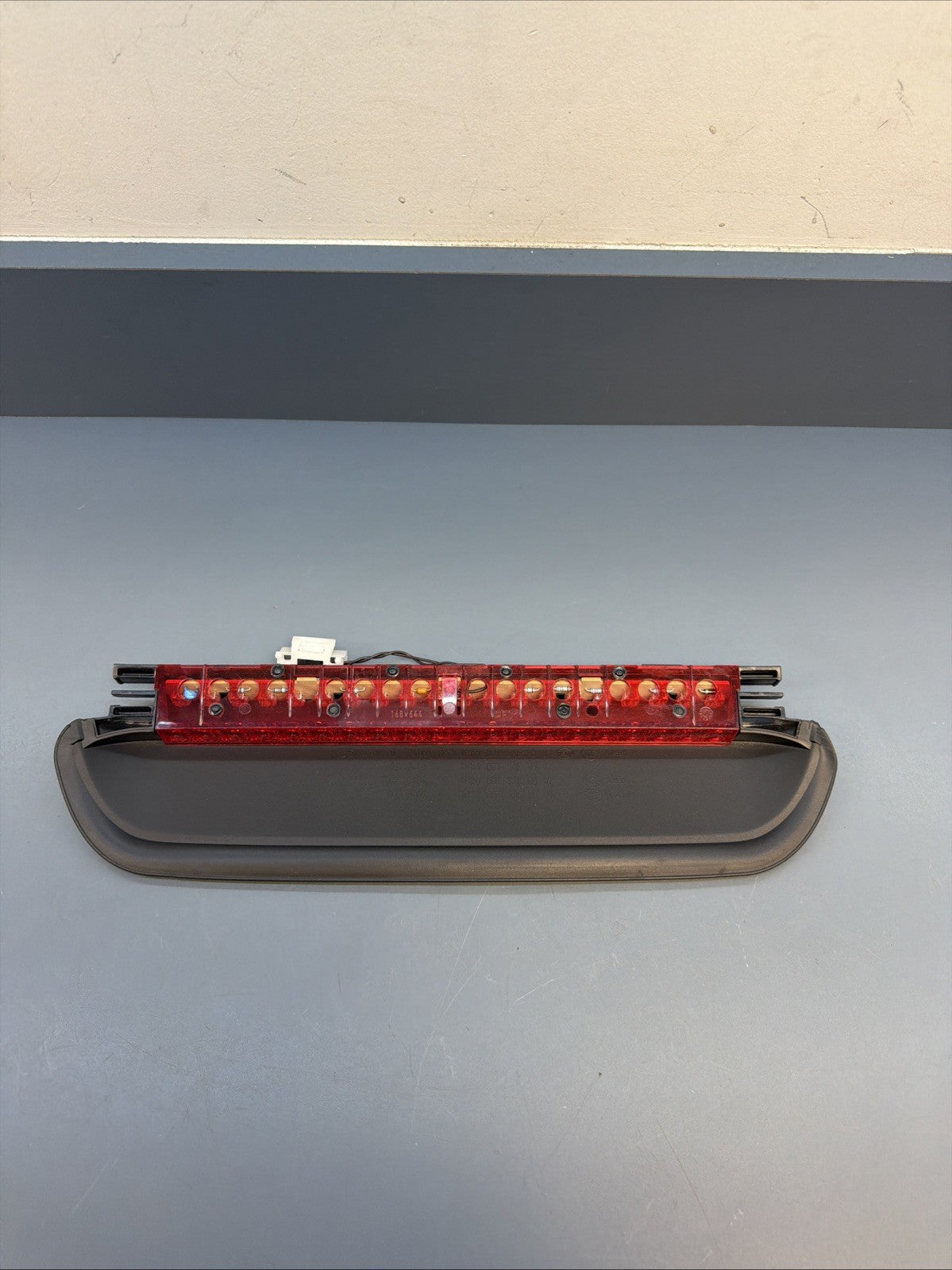 2006-2011 BMW E90 SEDAN 328I 330I 335I M3 THIRD BRAKE STOP LIGHT LAMP 7146059