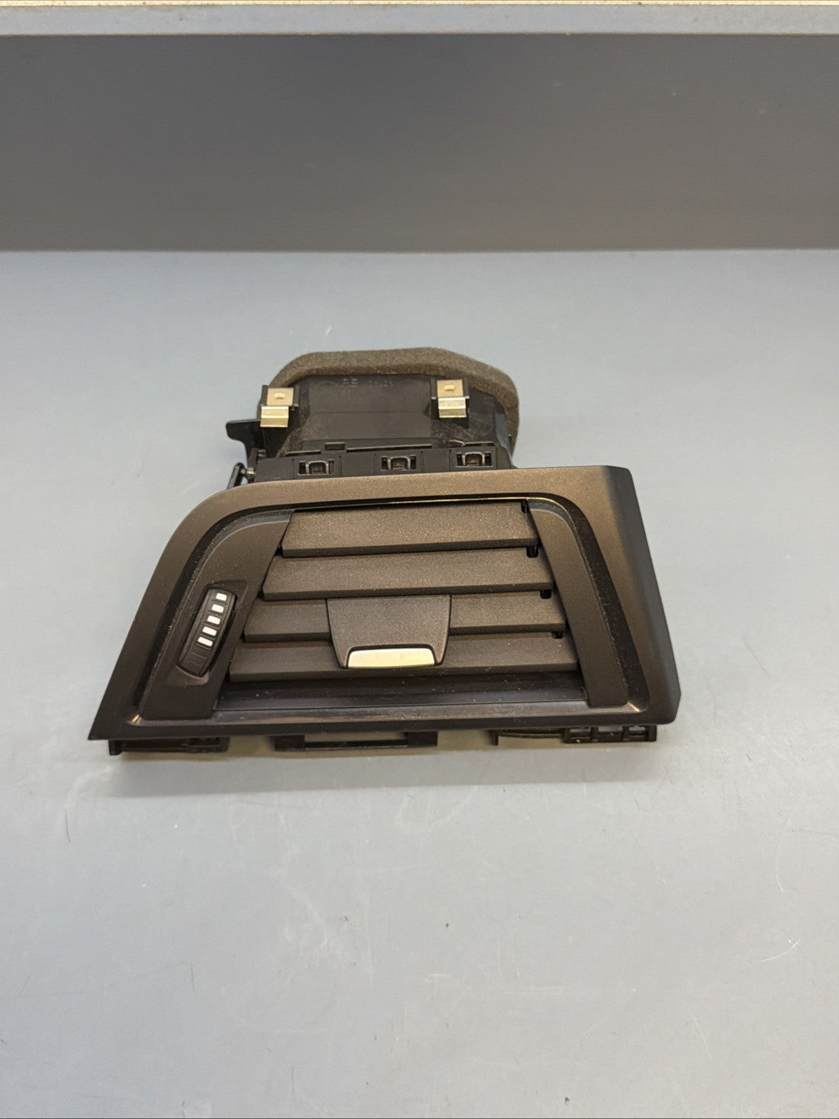 12-18 BMW 328i 320i Front Right Side Dash A/C Air Vent 9218550 Oem
