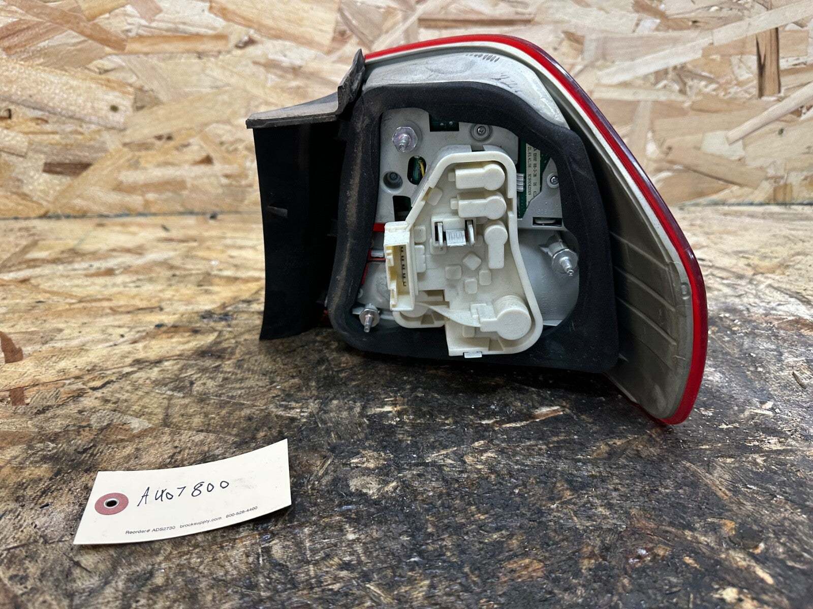 2009-2011 BMW E90 335xi DRIVER SIDE OUTER TAIL LIGHT OEM BMW 7289429