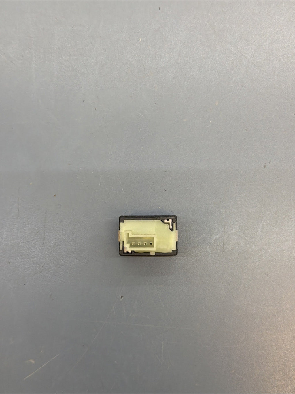 2004-2013 BMW 3-SERIES 5-SERIES Trunk Release Unlock Switch Button 6921846OEM