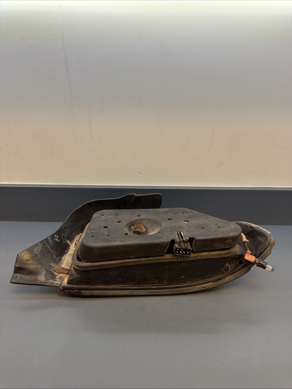 96-00 BMW Z3 ROADSTER REAR LEFT DRIVER SIDE TAIL LIGHT BRAKE STOP LAMP 8389713