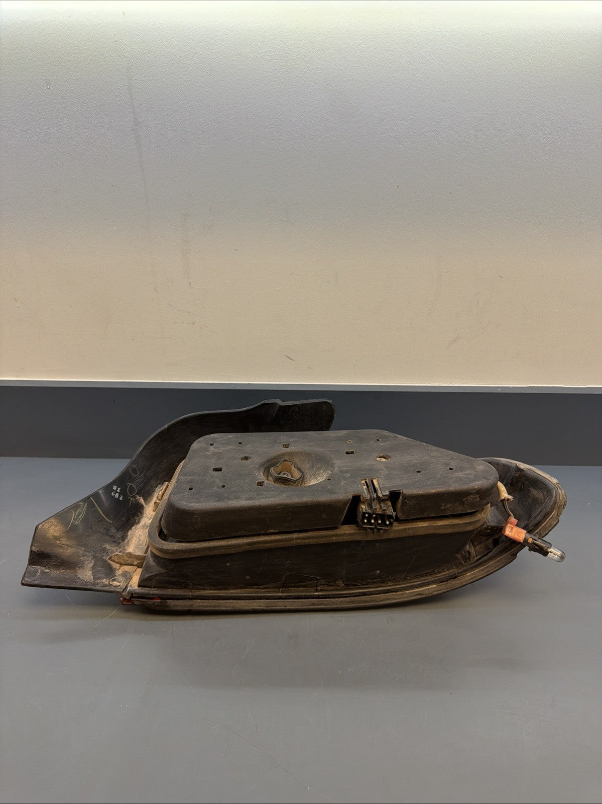 96-00 BMW Z3 ROADSTER REAR LEFT DRIVER SIDE TAIL LIGHT BRAKE STOP LAMP 8389713