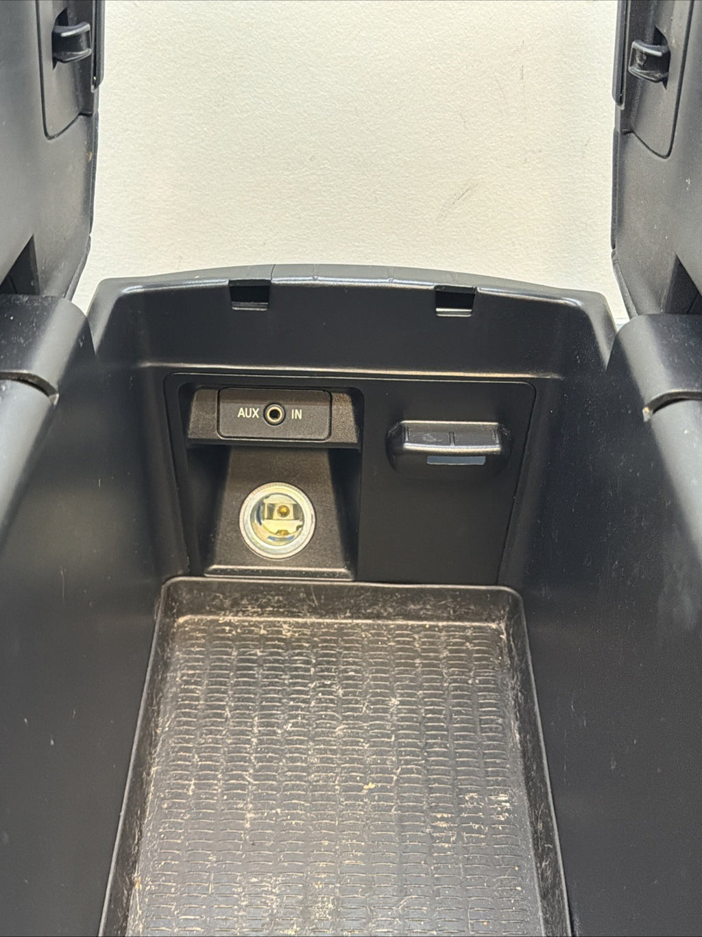 2007-2013 BMW X5 - Front Center Armrest / Storage BIN 9115083