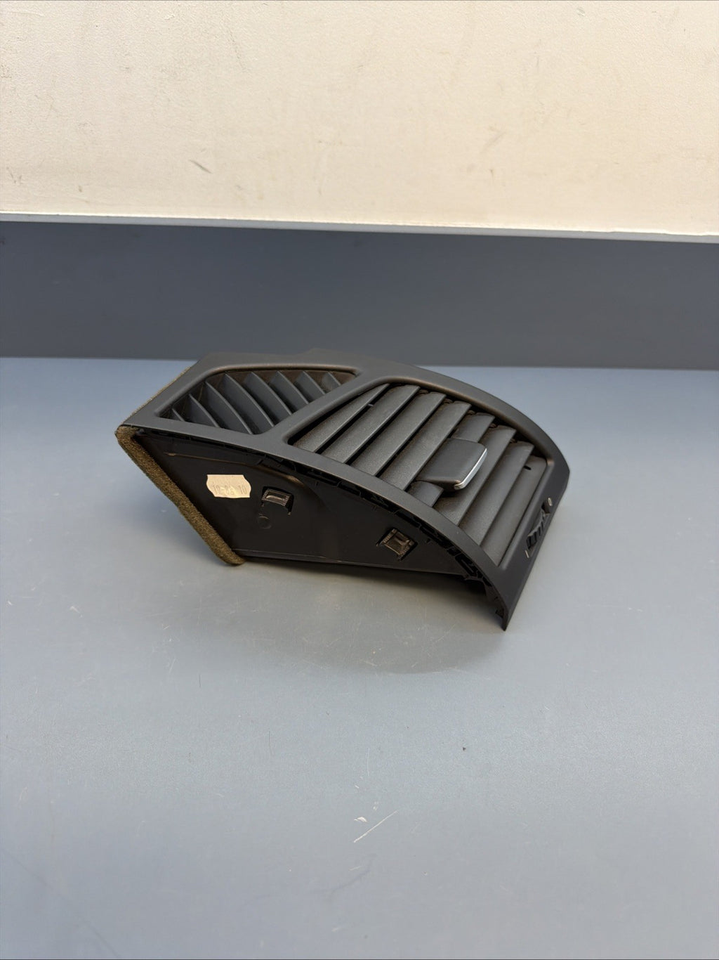 08-13 OEM BMW E82 E88 135i 128i Coupe Dash Right Passenger Side Air Vent 7059188