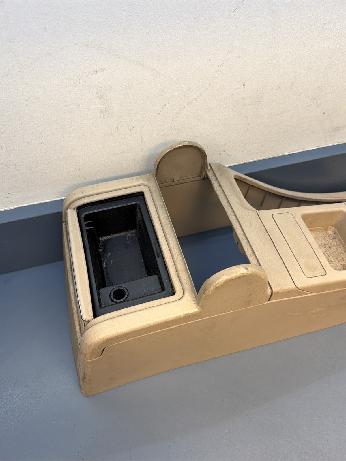 00-06 BMW E46 3-Series Center Console Cupholder Assembly BEIGE OEM 8213680 *READ
