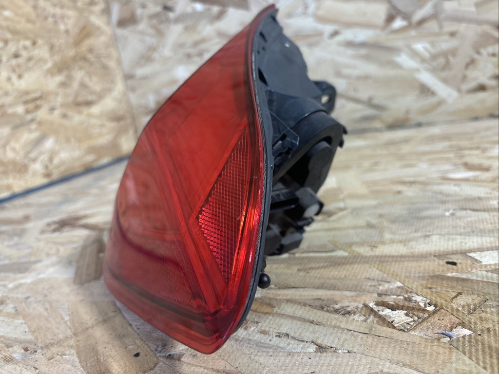 2011-2015 BMW 328IX F30 REAR RIGHT SIDE OUTER TAILLIGHT LIGHT LAMP  7372786 OEM