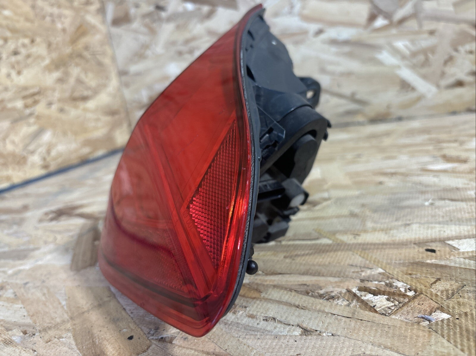 2011-2015 BMW 328IX F30 REAR RIGHT SIDE OUTER TAILLIGHT LIGHT LAMP  7372786 OEM