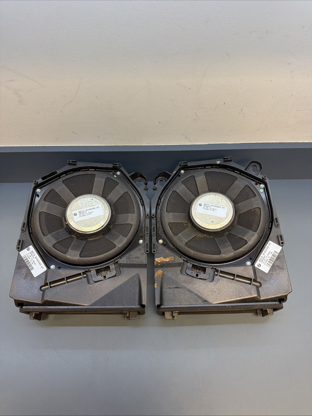 11-15 BMW X1 E84 RT & LT Subwoofer Speaker Set Of 2 9143144 OEM 9143144 9143143